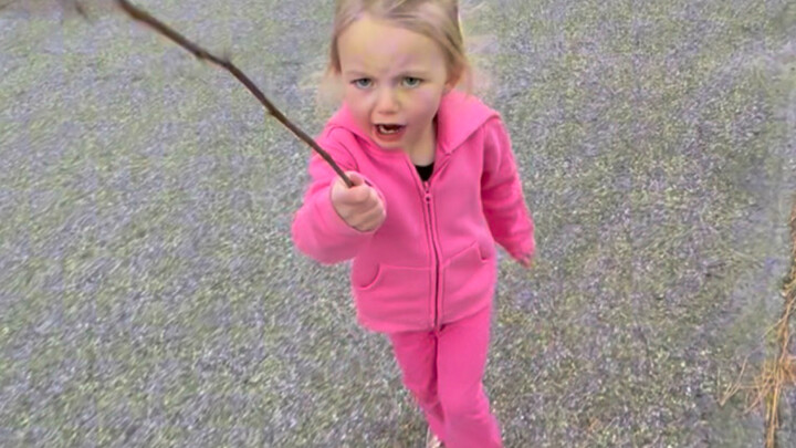 When an American kid sternly ordered me to let her experience China’s “do the opposite” approach!!