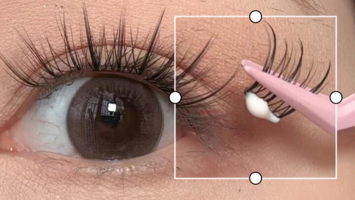 原来假睫毛贴这里才不会塌！