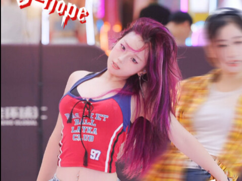 สาวน้อยวัย 14 ปี อาเม่ย โชว์สเต็ปสุดปังในการแสดงบนถนน!?!