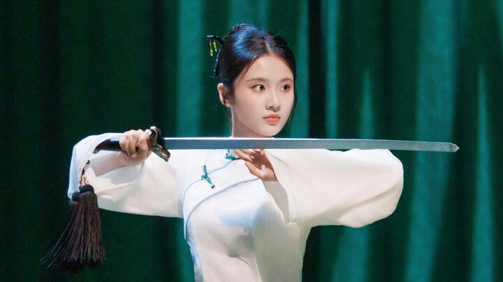 [Zhang Huiwen ◎ Sword Dance] Dance is totally your zone! Hope to see you go all out on Sisters Who M