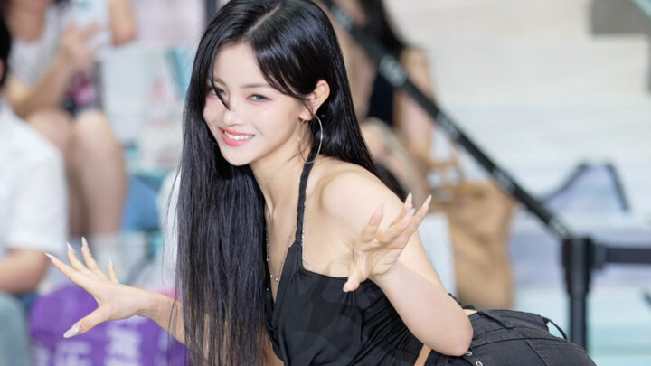 ناتي تعلمني كيف أكون امرأة جذابة! تصميم حمالات الكتف المتدلية هو حقًا عمل مذهل!