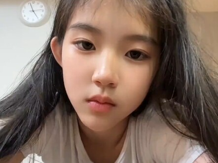 A very motorcycle-like Taiwanese girl