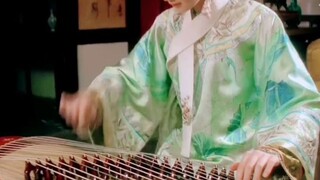 你们穿绿色再娇俏，在他心中，也不及初遇那天穿绿衣的嬛儿。