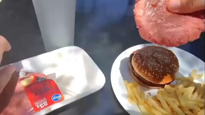 ماذا يحدث إذا استبدلت لحم البرغر باللحم النيء؟