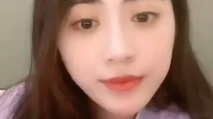 [Fan Zhen Calls Out Dilraba in Her Livestream] I’m dying of laughter! She’s so freaking excited! Bra