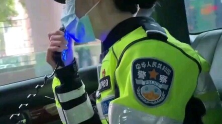 Guangzhou traffic police gently called out to drivers who violated traffic rules on the street: "Wea
