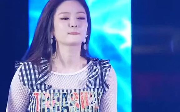 "Ah, this is just like you with a loud voice" #blackpink #jennie adapted version of solo stage