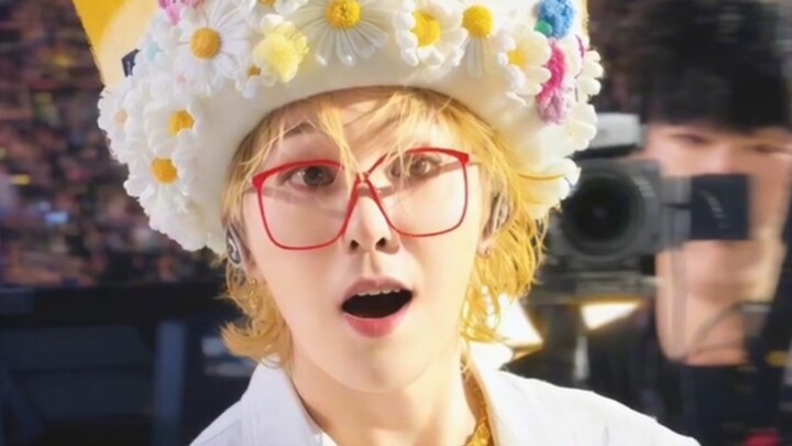 ความรักที่เราชาวเกาหลีมีให้ก็เด่นขนาดนี้ หมวกแต่ละใบที่ออกแบบให้กับ คยูฮยอน ล้วนมีความเป็นเอกภาพสูงม