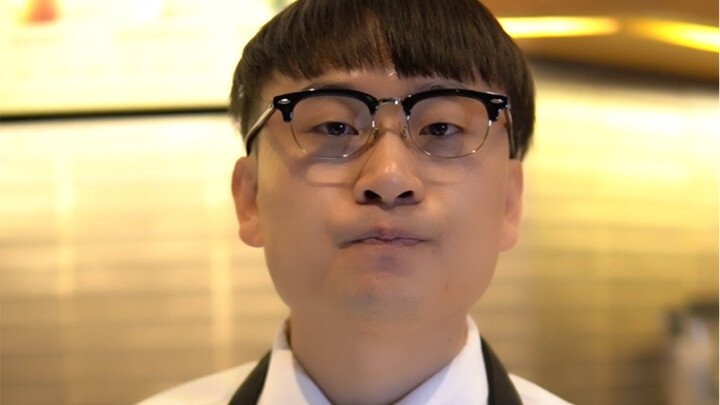 【Starbucks】Ada yang tahu nggak kenapa cewek ini tiba-tiba jadi nggak senang?