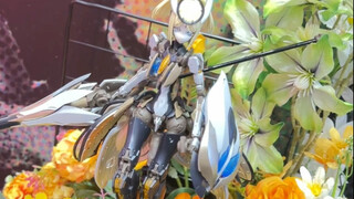และไลน์โมเดล "Guns Roses" Starflower Lily/Arkham Knight
