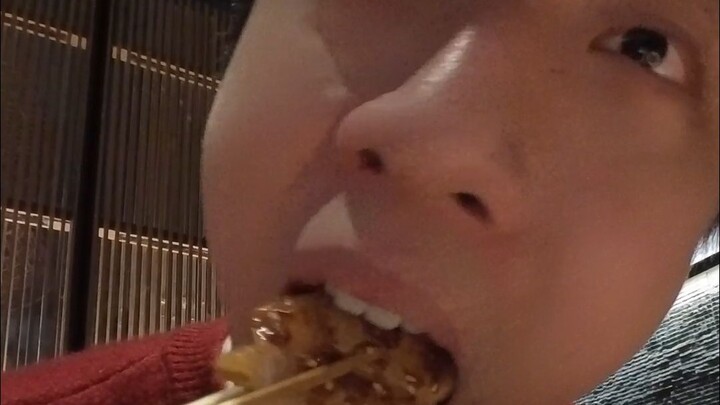 Trải nghiệm thế nào khi được một blogger có chưa đến 100 triệu người theo dõi mời ăn cơm?