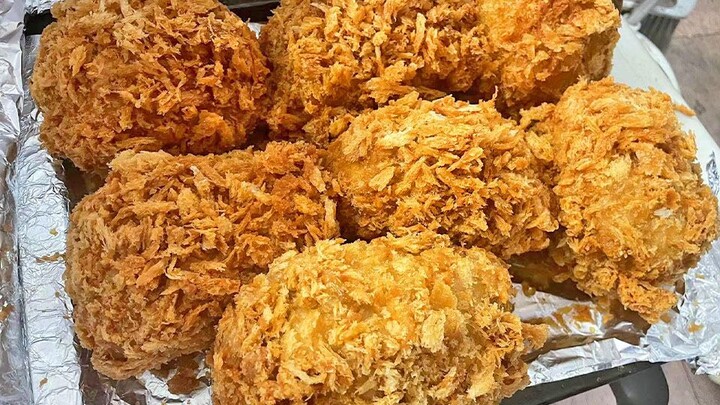 Makanan Staf: Tonjolan Keju Bergaya Air Terjun pada Tonkatsu! Kejunya Lumer Sampai ke Rumah Nenek!