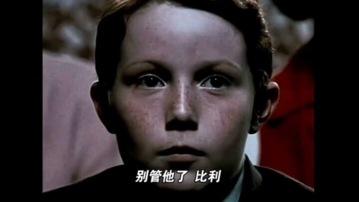 เด็กน้อยจ้วงโป๊ะกลเม็ดหุ่นเชิดของเธอต่อหน้าสาธารณชน