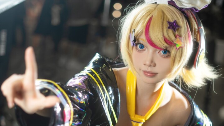 Whose Kagamine Rin is holding a concert at school?