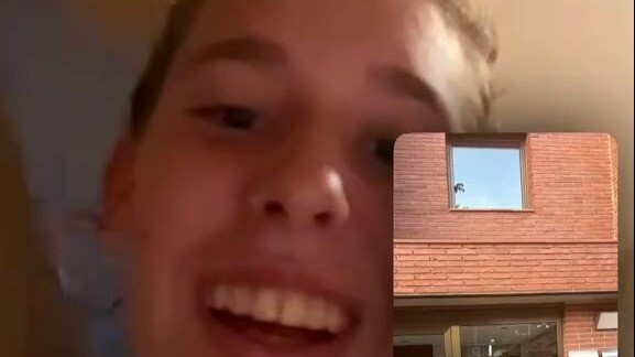 Tặng bạn gái xa một bất ngờ lớn!!