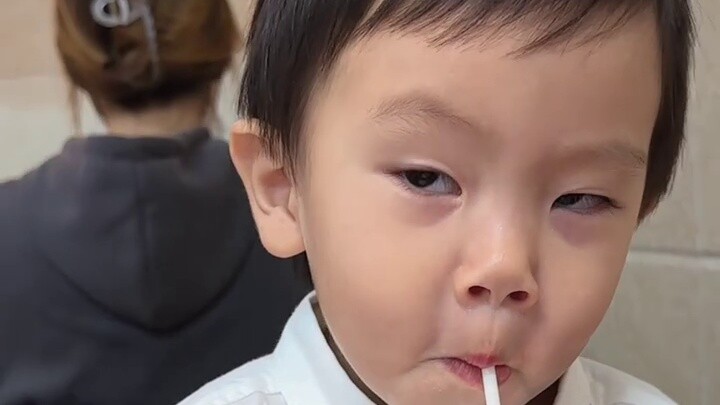 《Trải nghiệm đắm chìm của một người đàn ông đã có vợ tham dự tiệc cưới》
