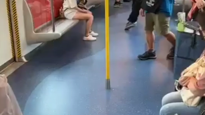 港铁打架字幕版