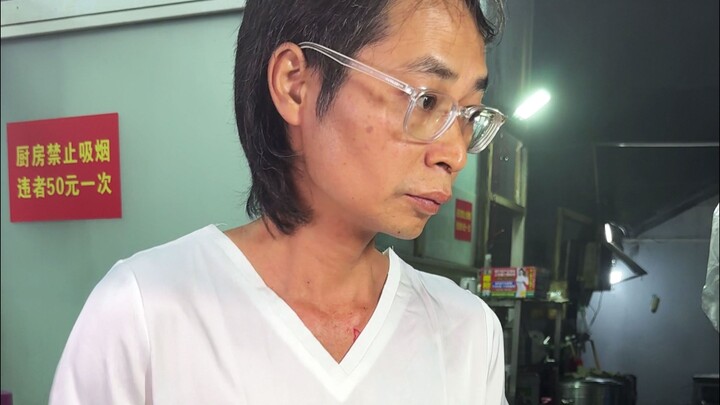 Guangxi Yulin’s lightning-fast slicer: You see shredded meat, not the blade—takes on three opponents