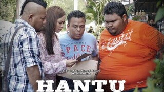 HANTU BUNGKUS IKAT TEPI (2015).