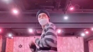 Thử thách nhảy Candy của Sehun!
