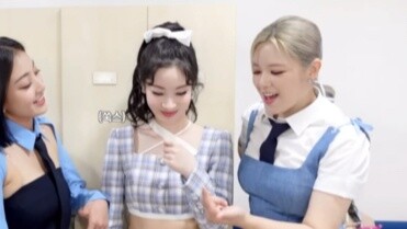 “พี่สาวสองคนที่เข้าสังคมเก่ง และฉันที่กลัวสังคม” ฮ่าฮ่าฮ่าฮ่าฮ่าฮ่าฮ่า