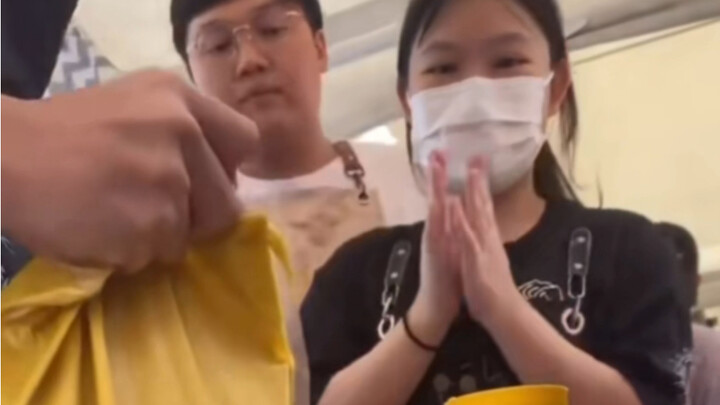 เจ้านายข้างหลัง: ข้ามีบุญคุณอะไรกันถึงได้มีพนักงานเก่งๆ อย่างพวกคุณสองคนอยู่ในทีมเดียวกันล่ะ?