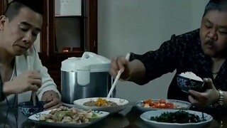 Lin Xue has a great appetite when eating. He must have become so fat because of his dedication to hi