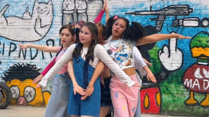 นักเรียนประถมลูกครึ่งแอบเข้าไปในกลุ่มนักศึกษาเพื่อถ่ายทำซ้ำเพลง ShootingStar ของ XG เตรียมปล่อยคลิปส