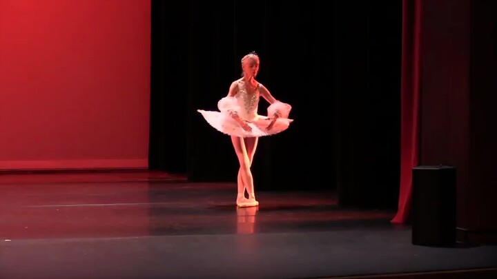 100-year-old ballerina gives a perfect final dance!