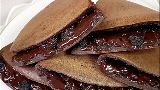 As long as you have a frying pan at home, you can whip up these juicy, fluffy pancakes that are so d