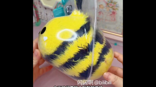 《拔毛小蜜蜂》