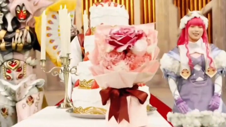 Robot kiss? The top team Gojuger is too crazy