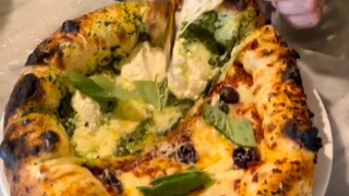Neapolitan pizza with an ultra-thin crust and incredibly fluffy edges—can be cut straight with sciss