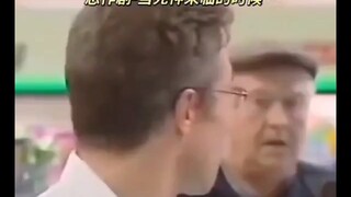 年轻男人眼神中充满了遗憾