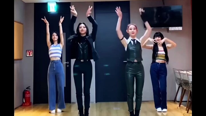 Itzy Menantang Dun Dun (Oh My Girl)