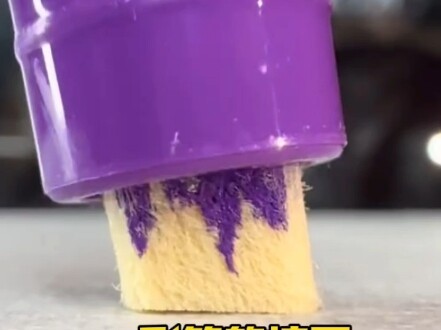 Quá trình bóp và xả nước của bút màu