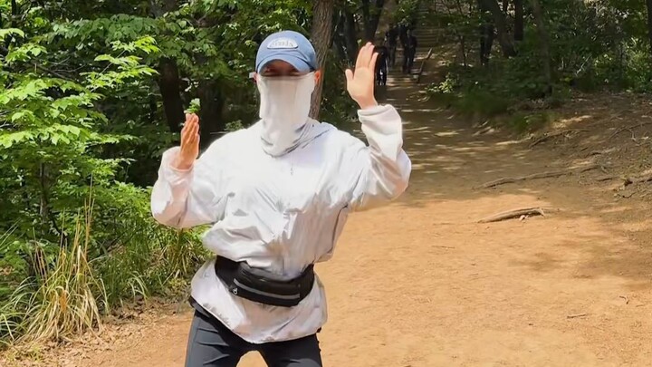 【I.O.I】260523 Kim Sejeong, on her way out for a hike, suddenly starts promoting her new song—Suddenl