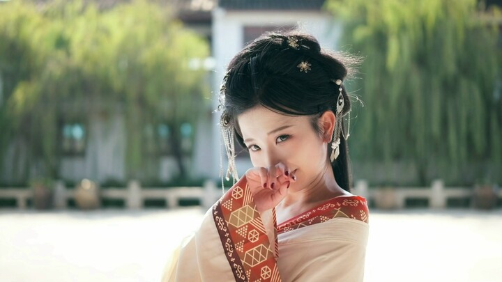 "Full moon on Mid-Autumn Festival, peace and tranquility every year"