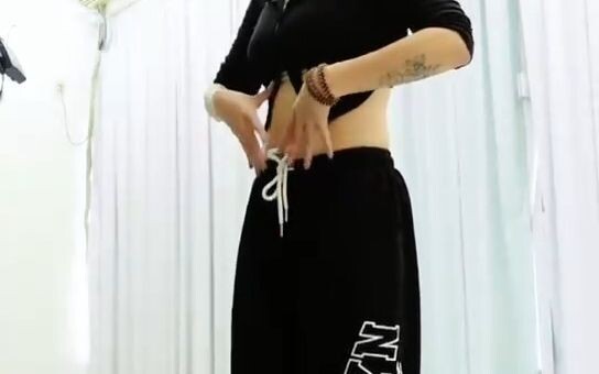 Kudengar banyak saudari yang tidak tahu bagaimana melakukan gerakan lambaian kaki ini dengan kaki ra