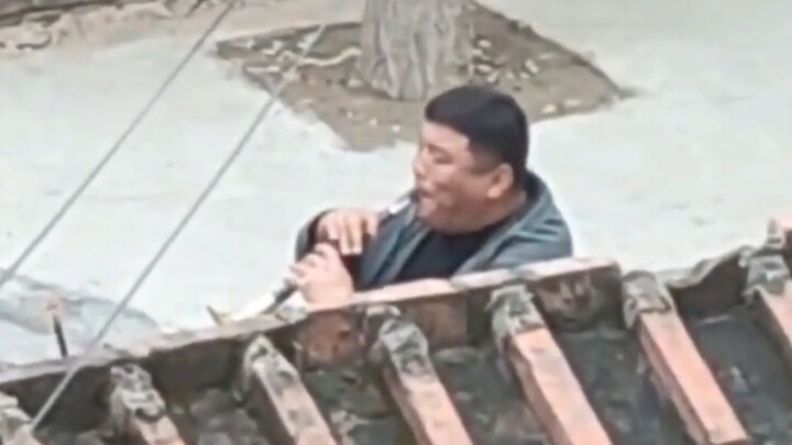 หนุ่มอัดคลิปคนเป่าซัวหนาข้างนอก แต่ดันเป่าได้ฟีลเหมือนแซ็กโซโฟนเลย!