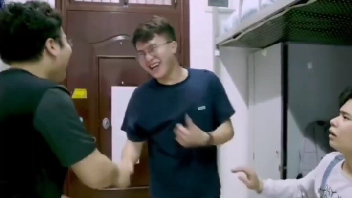 Setelah satu tahun, ia belajar bahasa isyarat tanpa guru.