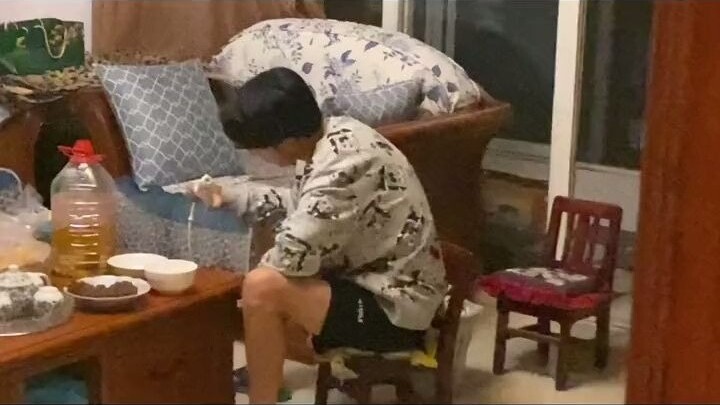 Although I'm touched, it's really hard to eat...