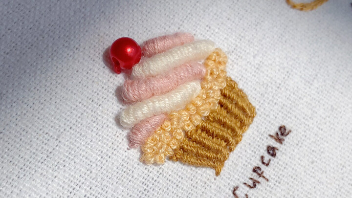 It took me half an hour to embroider a little cake—after watching, you can do it too!
