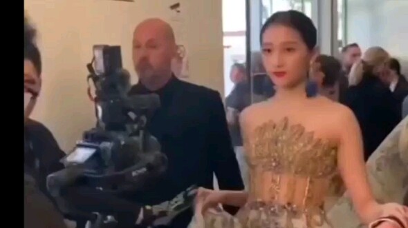 Guan Xiaotong has never responded to this matter—perhaps it's a painful memory she'd rather not revi