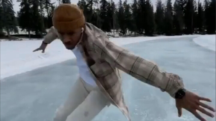 It’s so hot and humid, let’s watch some figure skating, the movements are so cool!