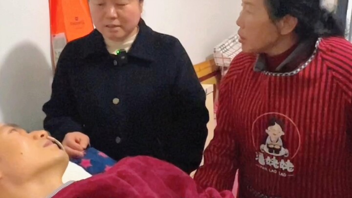 جدة تبلغ من العمر 65 عامًا تأتي إلى المنزل لتطبخ الطعام. اليوم، في لوان، آنهوي، التقيتُ بأمٍّ خارقة،