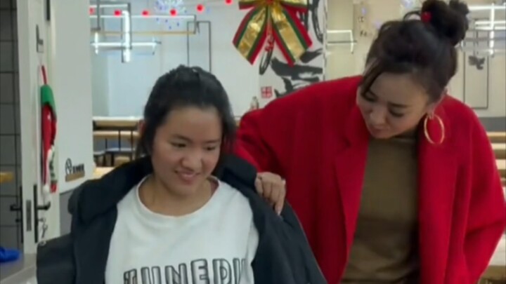ฉันใส่ชุดที่เข้ากับตัวเองแล้วแม่ก็โมโห! ลูกสาวแต่งตัวเป็นทอมบอยเลย!