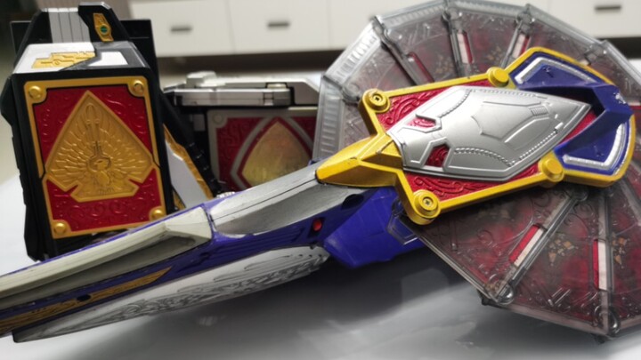 "One minute to show you how to speed through Kamen Rider Blade's DX belt set"