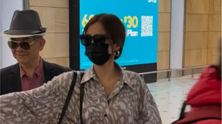 欣欣和爷爷一起到达澳大利亚去参加婚礼啦，没走vip的路