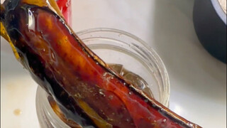 Chỉ còn ba cái xương thôi! Cắn răng cũng phải gặm sao?